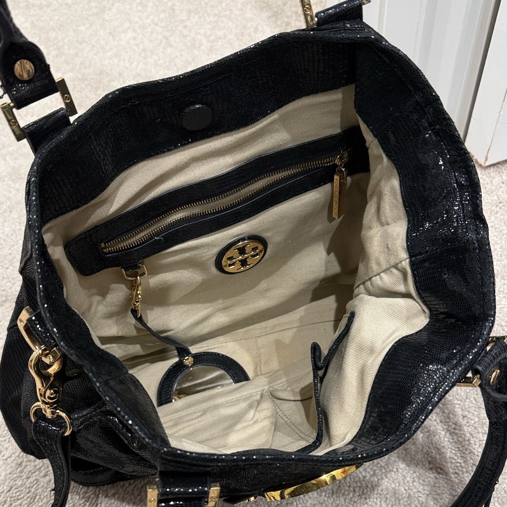 Tory Burch Amanda Hobo Bag - Picture 4 of 6